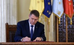 presedintele-iohannis-a-promulgat-legea-privind-modificarea-si-completarea-unor-acte-normative-intre-s9450-300×182